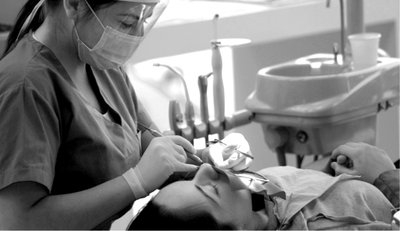 �Dientes amarillos? Causas y soluciones.