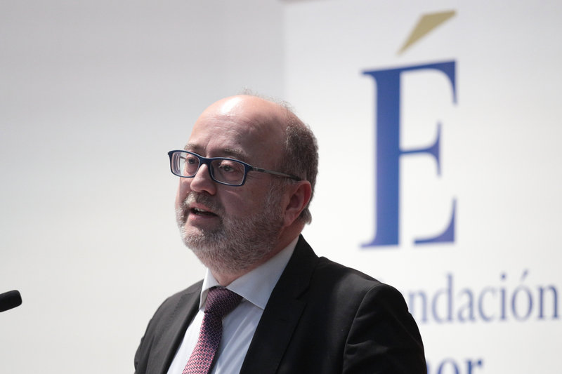 Debemos controlar el uso de la tecnología para conseguir una sociedad democrática, libre y respetuosa