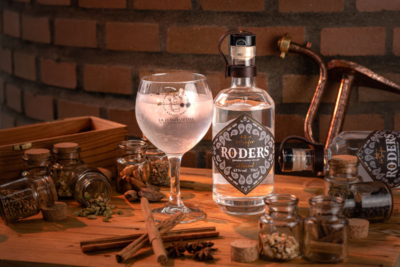 Gin Roders, La clandestileria