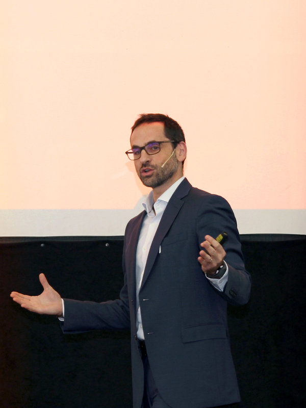 Paco Vea BECSA Simetr�a