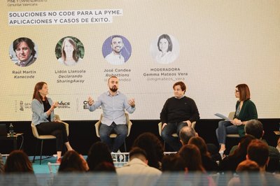 Mesa redonda con Lid�n Llansola, Jos� Candea, Ra�l Mart�n y Gemma Mateos de moderadora.