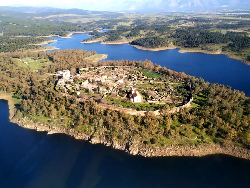 Programa de Recuperación y Utilización Educativa de Pueblos Abandonados.