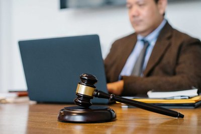 Transformación digital accesible en el sector legal: Información estratégica para bufetes