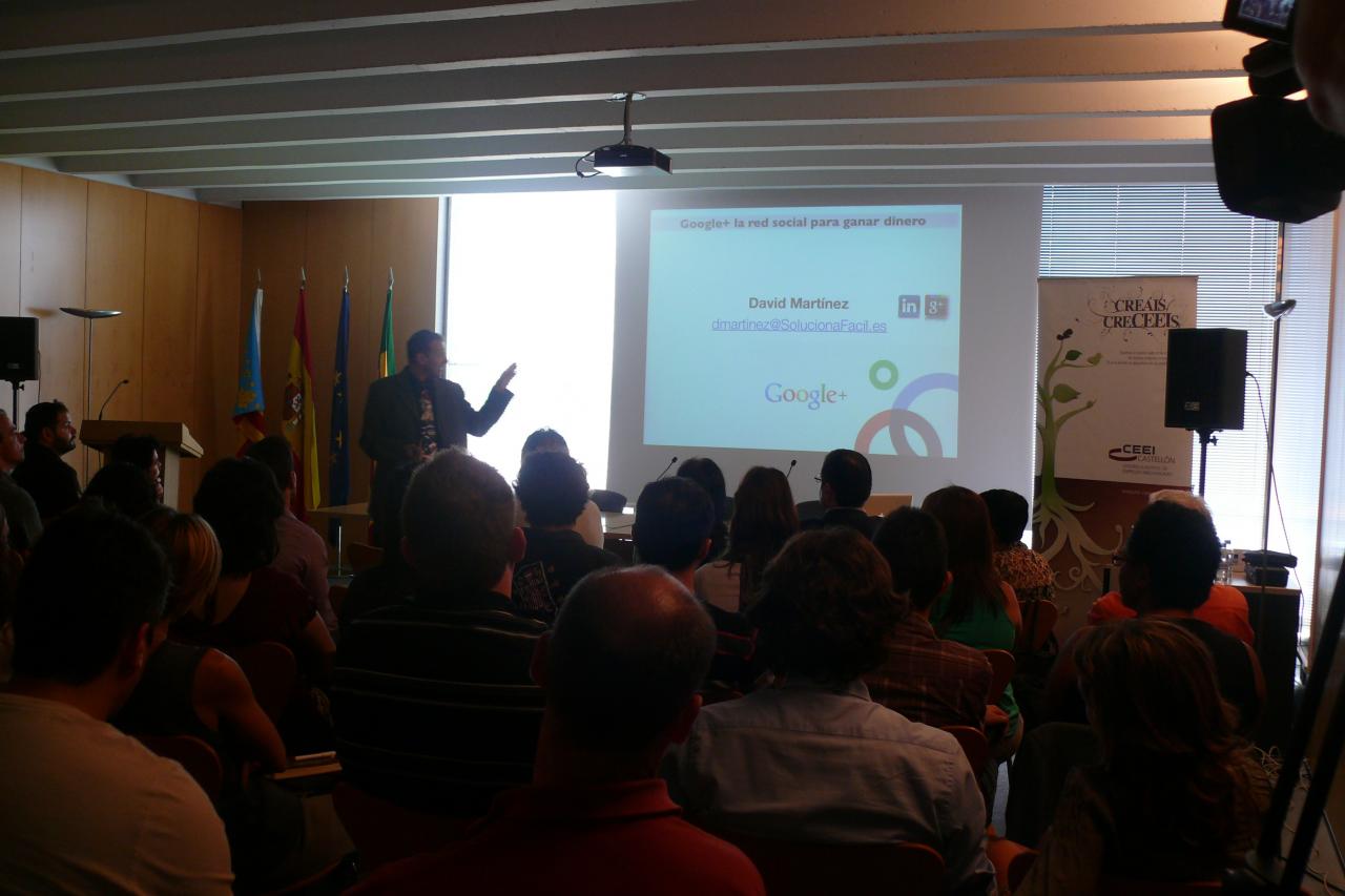 David Mart�nez, Consultor Tecnol�gico de Soluciona F�cil 