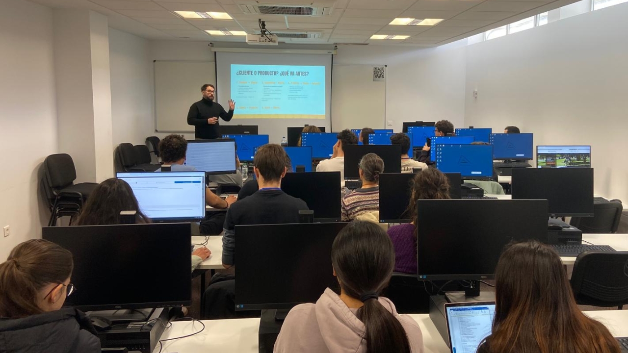 CEEI Elche premia al proyecto "TU&TU" en DOEACTUA 2026 y participa como ponente en el programa para emprendedores