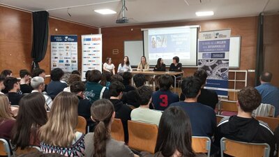 Atalayas Ciudad Empresarial acerca el talento femenino empresarial a los estudiantes