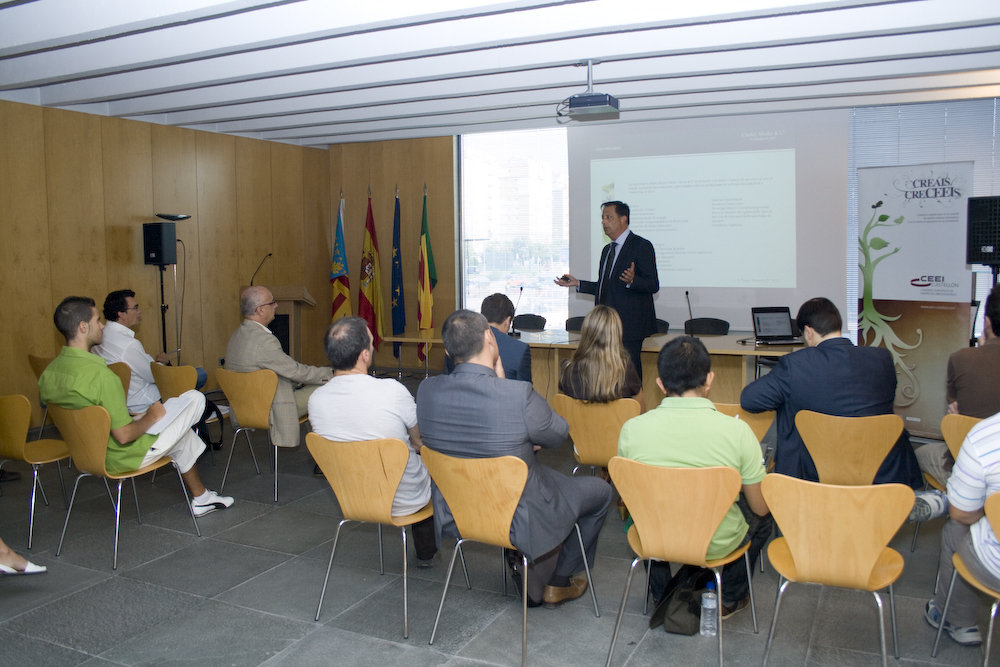 Jornada: Protección del diseño Industrial. Julián Bazán, Clarke & Modet.co