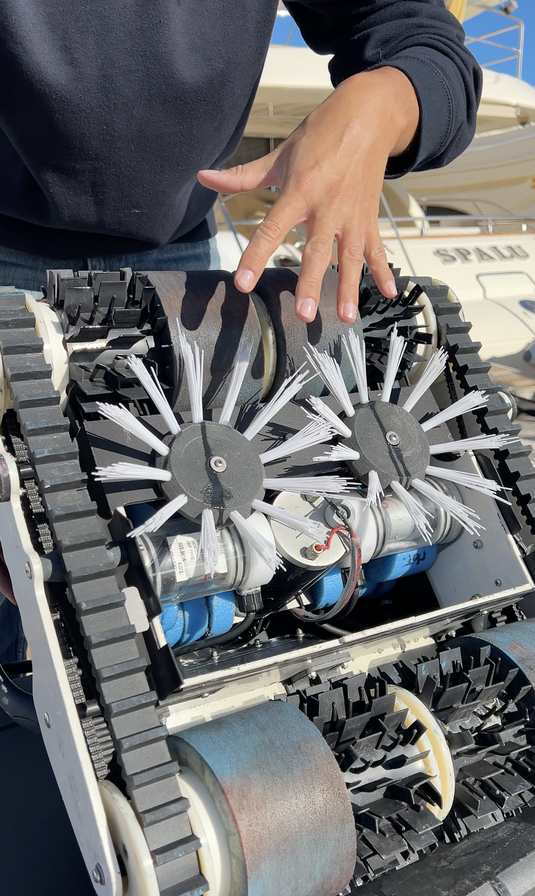 Dronearia innova incluyendo limpieza con drones subacuáticos KeelCrab