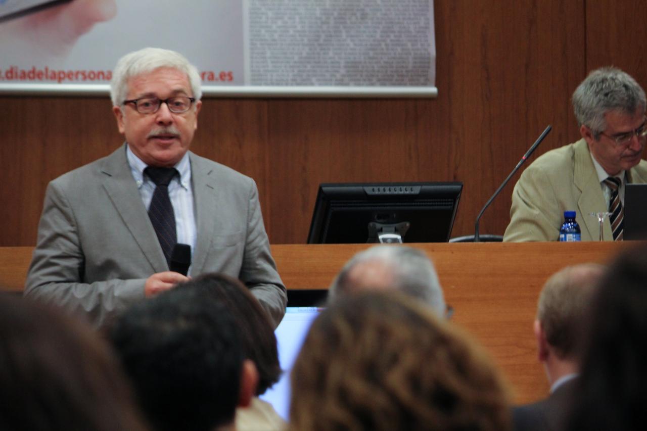 Gil Giron�s, Salvador