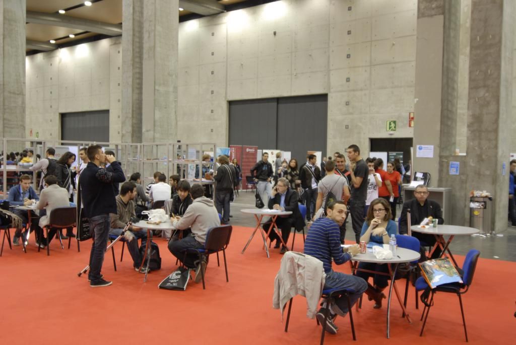 52 DPECV2012 Pabellón 5 Feria VLC Plaza central