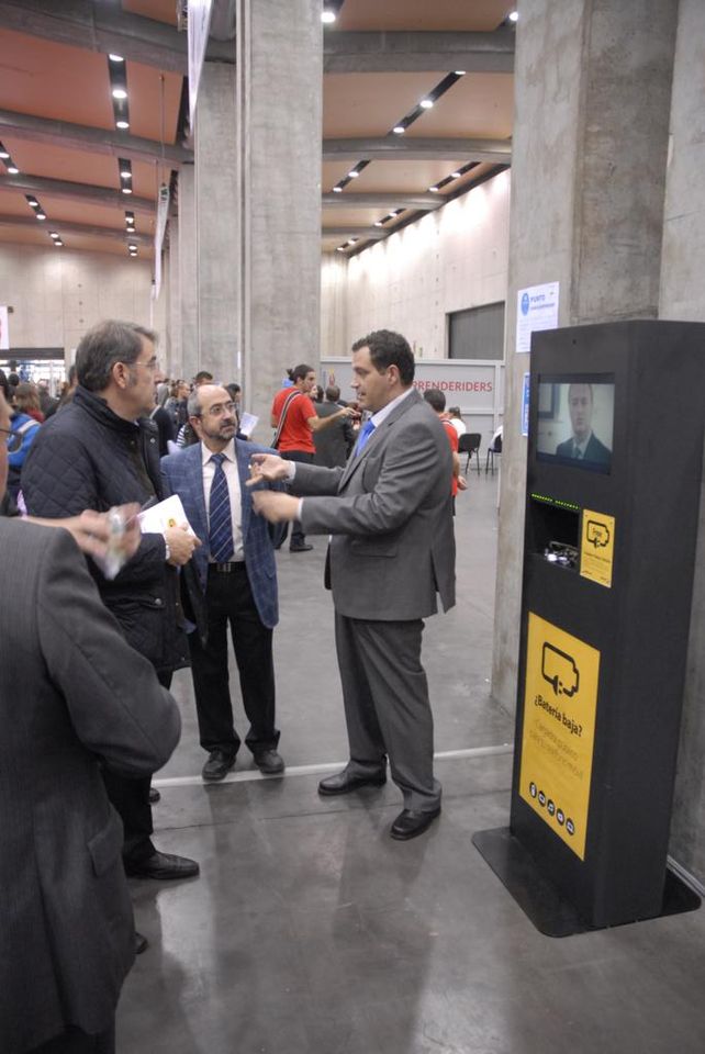 187 DPECV2012 Pabellón 5 Servicio carga de baterías móviles