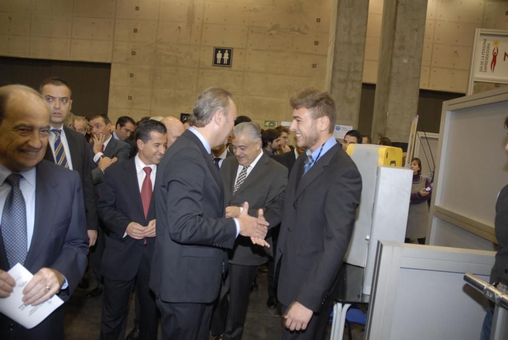 282 Alberto Fabra visita stands de empresas de reciente creaci�n