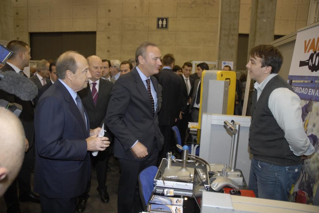 284 Albert Fabra visita stands de empresas reciente creación