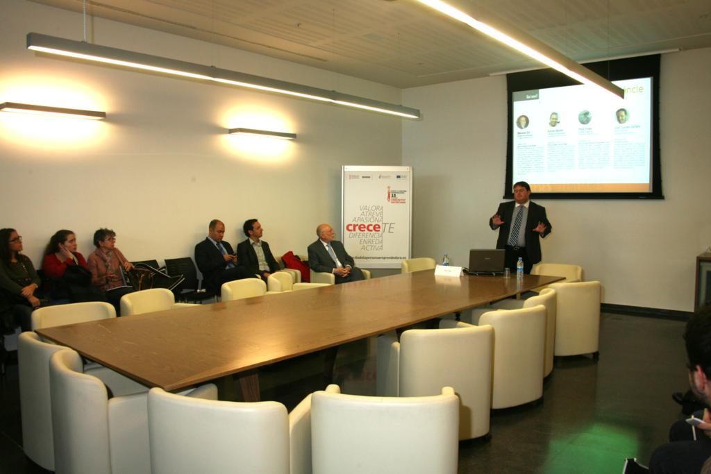 785 Pere Pal�s presenta editorial VINCLE en el DPECV2012