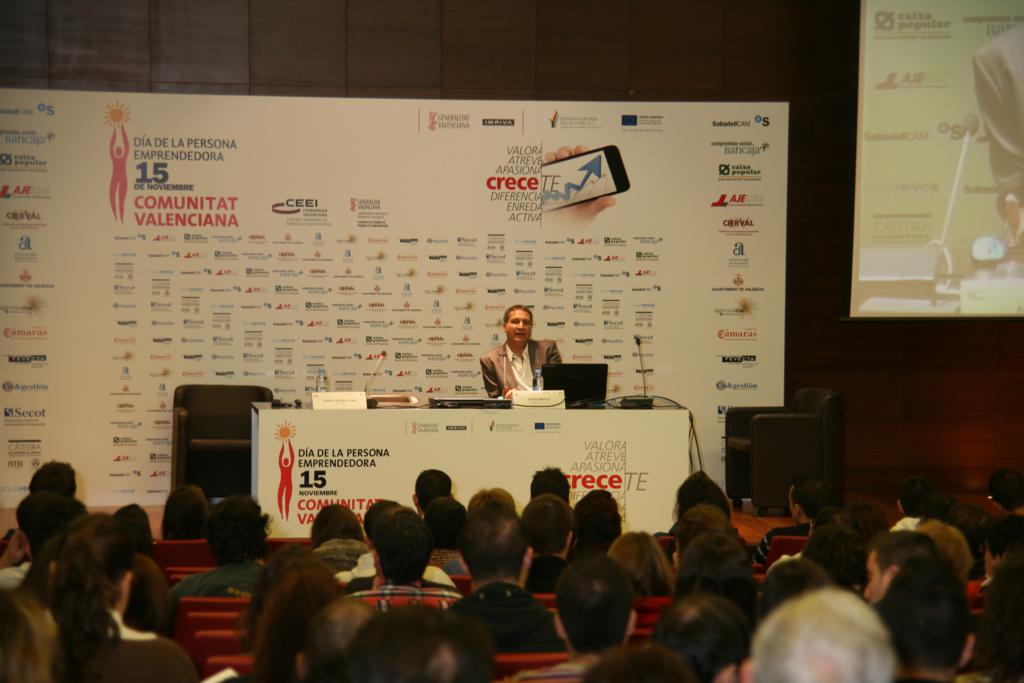 Sesiones Emprende+ DPECV12 Si el barco se hunde, ¿por qué no vas en helicóptero? 03