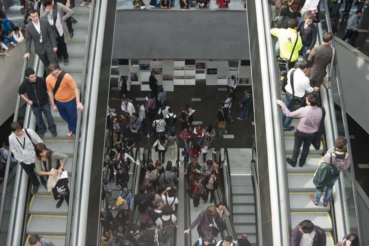 098 DPECV2011 escalera centro eventos