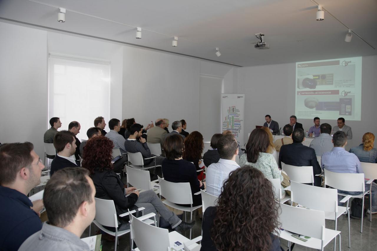 Asistentes taller inversión privada Enrédate Ontinyent