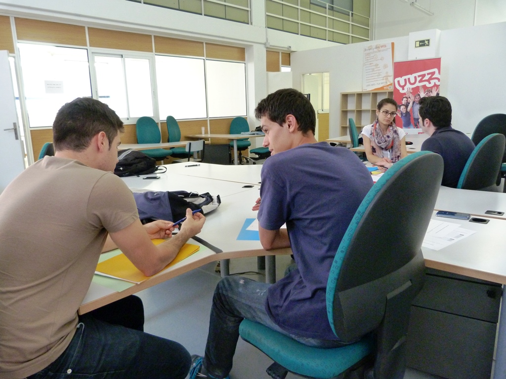 2� Sesi�n Yuzz. La idea y DAFO.  Pedro Jos� Navarro y Juan Eslem Alzate