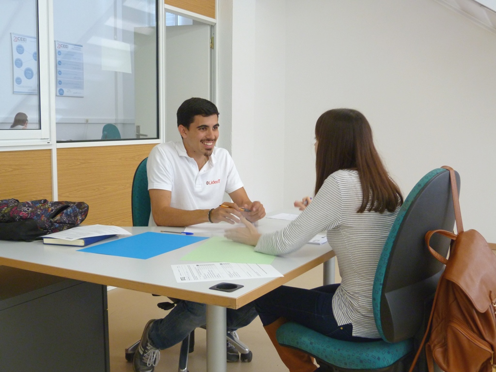 2� Sesi�n Yuzz. La idea y DAFO.  Carlos Heredero y Ana Selva