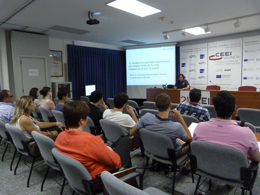 Piensa, sue�a, atr�vete y emprende