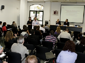 P�blico asistente a la mesa de trabajo organizada 