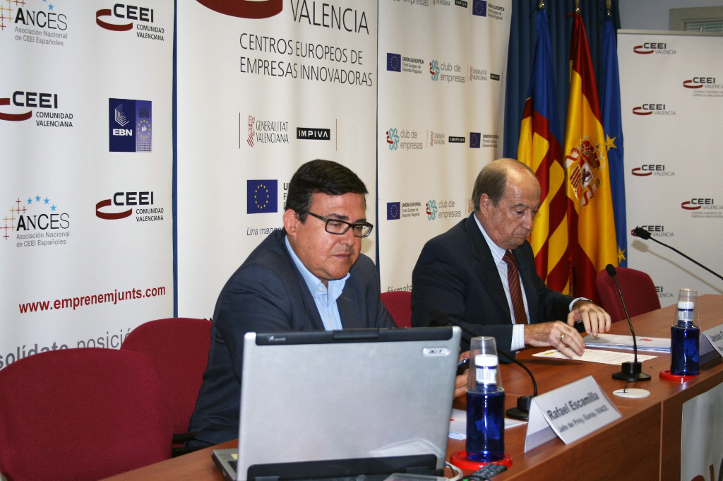 Rafael Escamilla y Jes�s Casanova preparando el inicio del foro