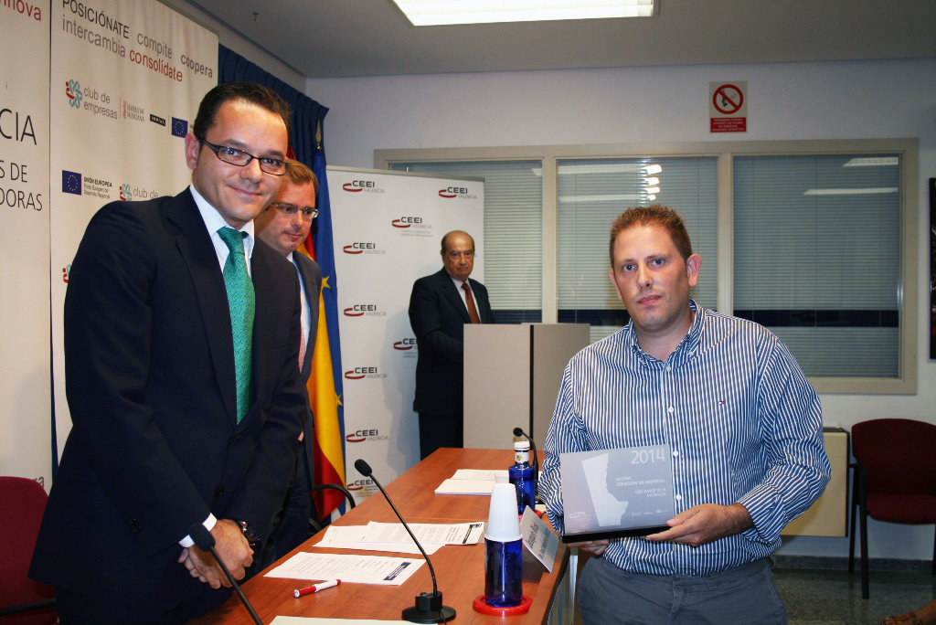 Axontec recogiendo el accesit en la categor�a de Creaci�n de Empresa