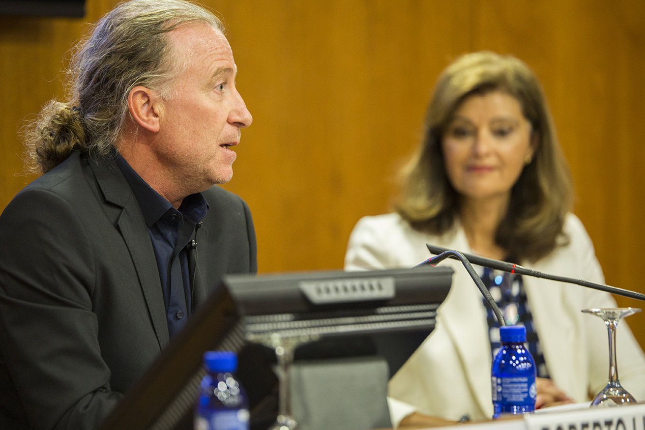 Roberto Luna, Catedrático de Organización de Empresas UV