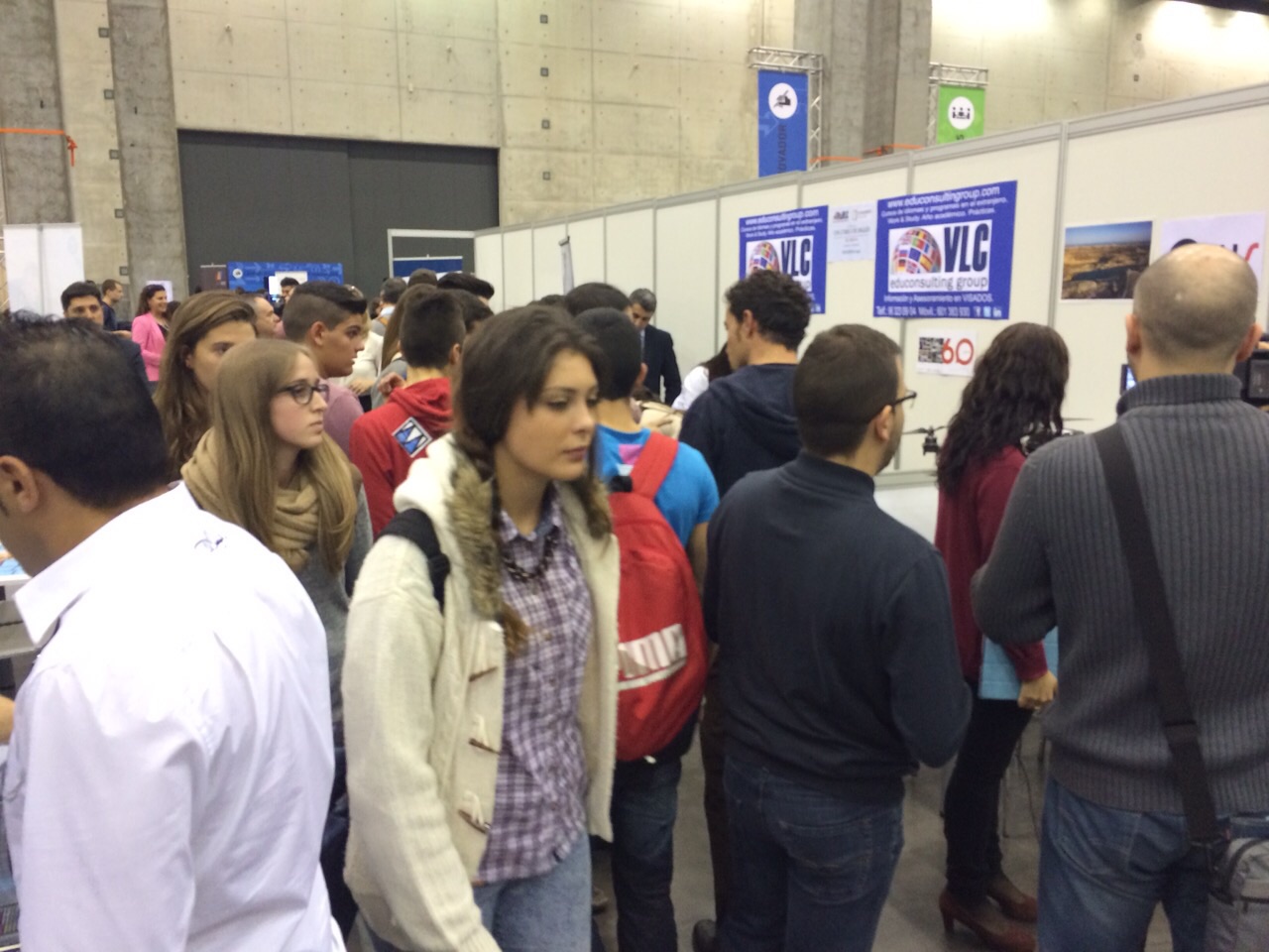 �xito en el stand de VLC EduConsulting Group
