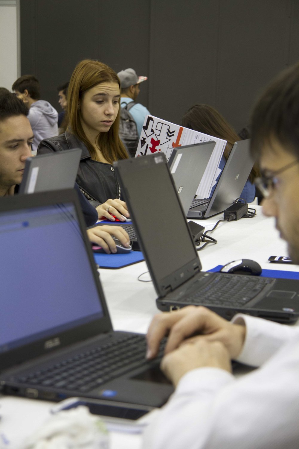 M�s de 3.000 personas participaron de los concursos del #DPECV2014