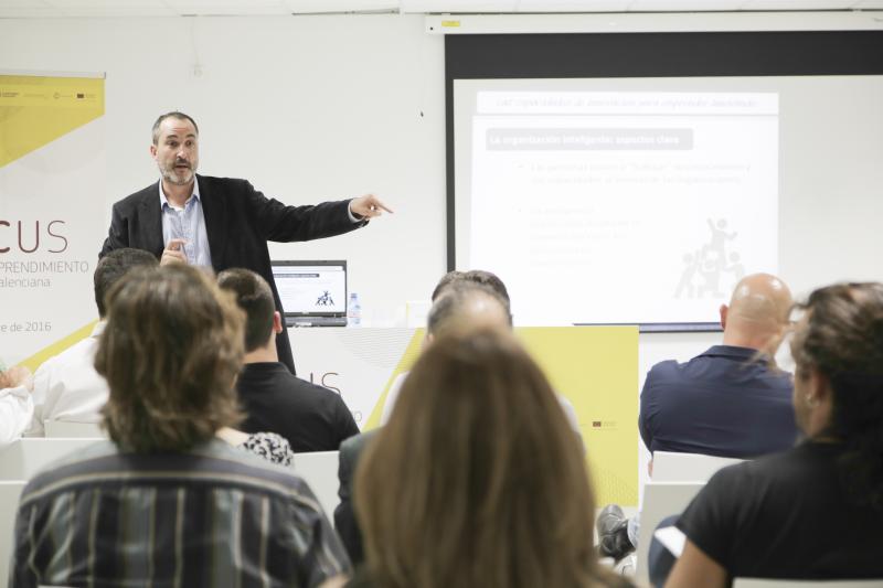 Taller: Emprender innovando, Innovar emprendiendo -02[;;;][;;;]