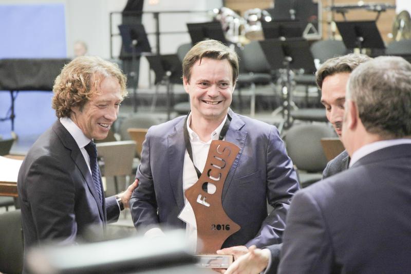 Entrega de PremiosFocus Pyme y Emprendimiento CV 2016 -08[;;;][;;;]