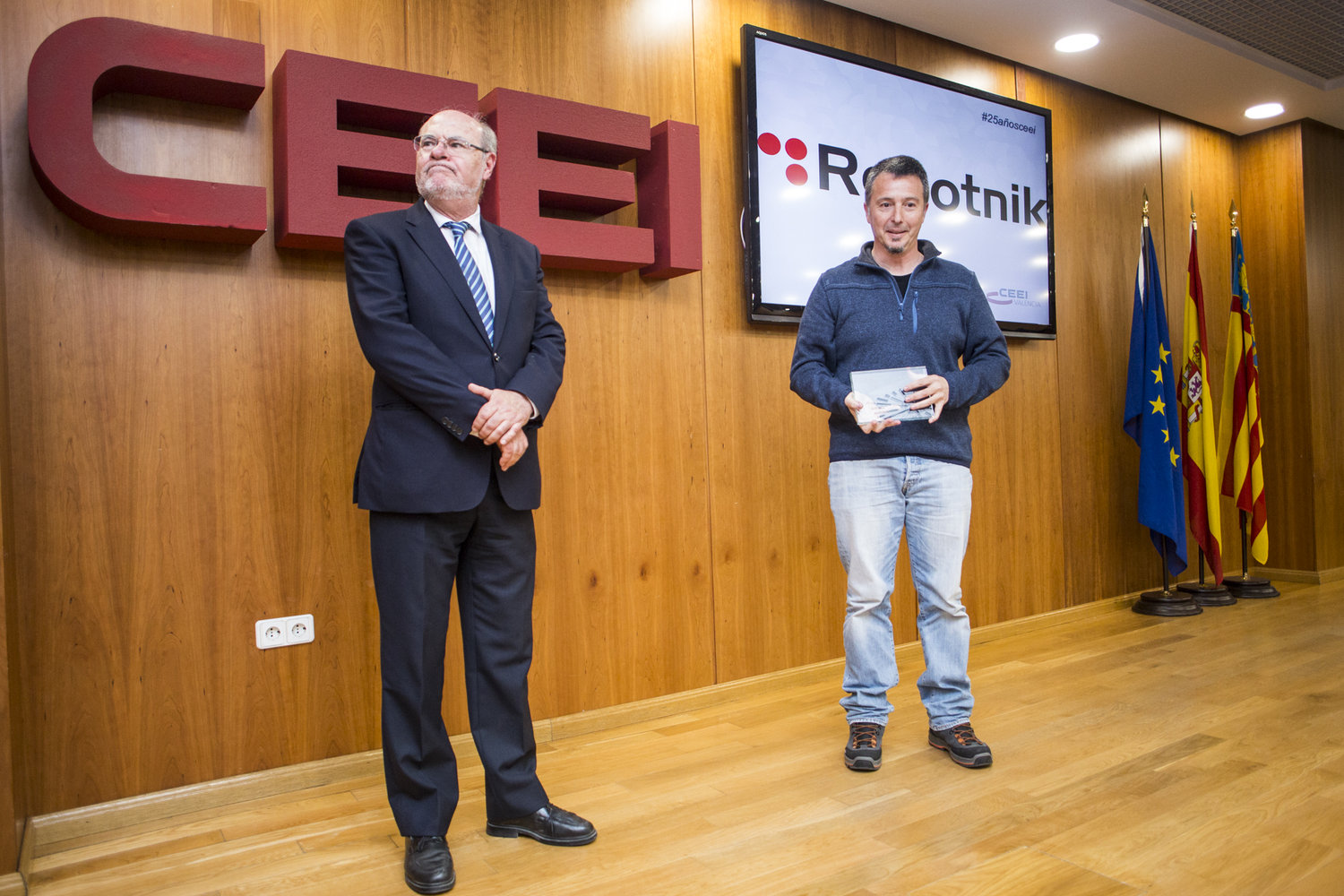 Roberto Guzman, CEO de Robotnik recoge su galard�n #25a�osceei[;;;][;;;]