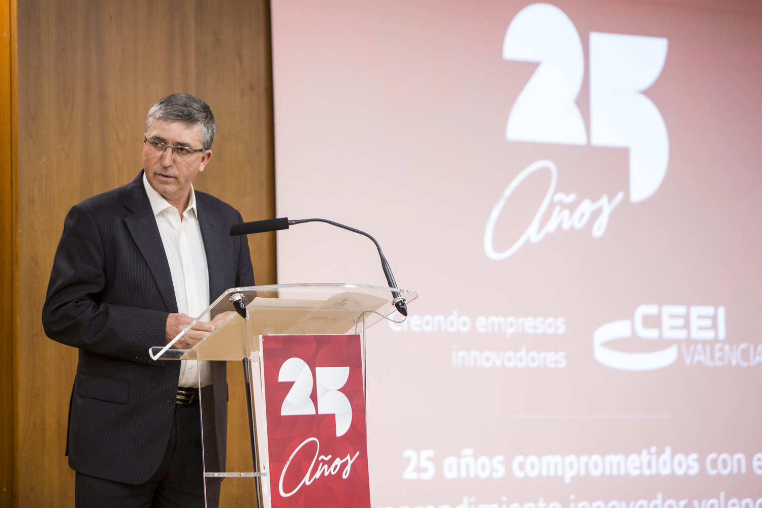 El Conseller de Econom�a Rafael Climent durante #25a�osceei[;;;][;;;]