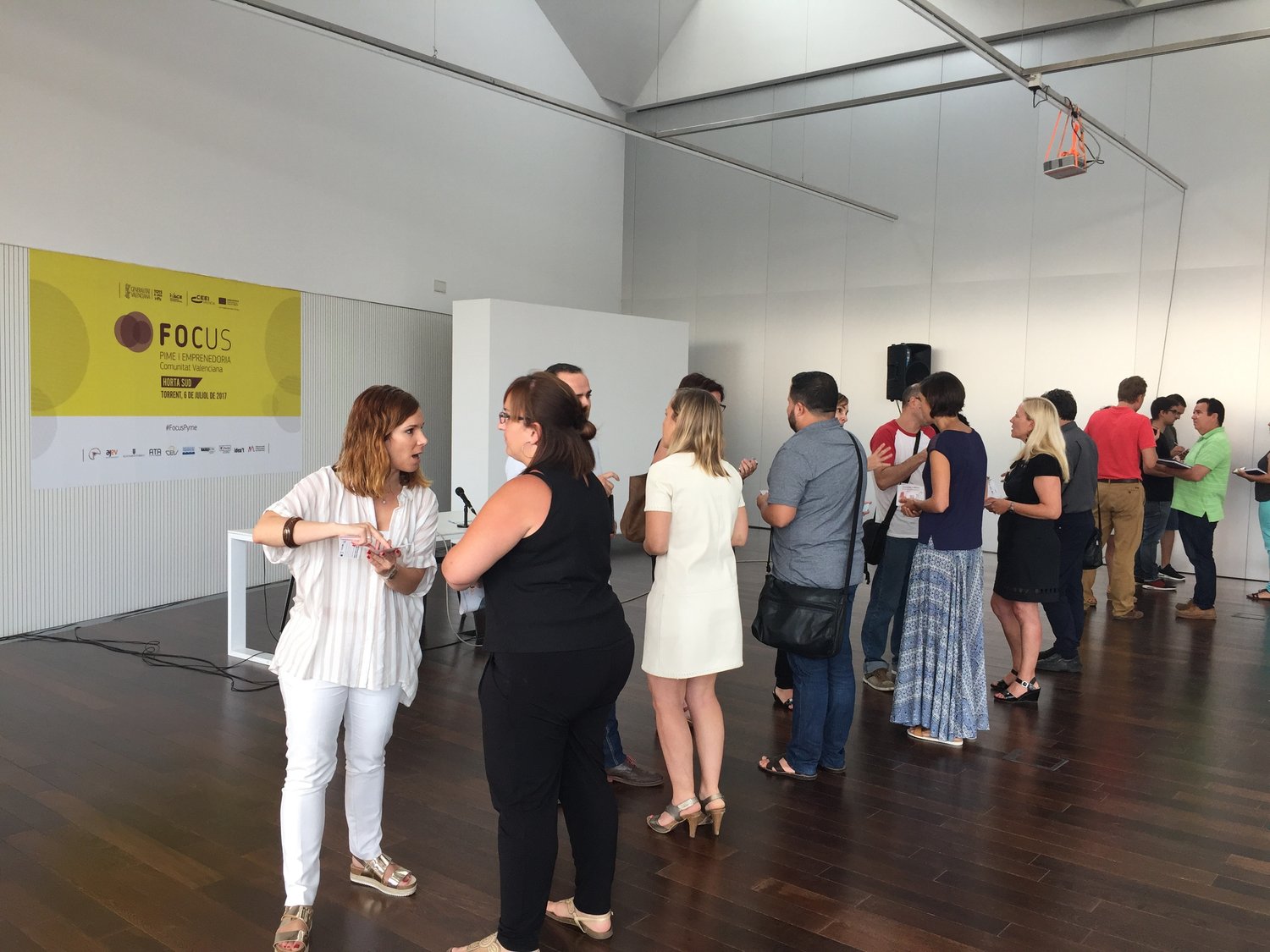 Intercambio de tarjetas en Focus Pyme y Emprendimiento Horta[;;;][;;;]