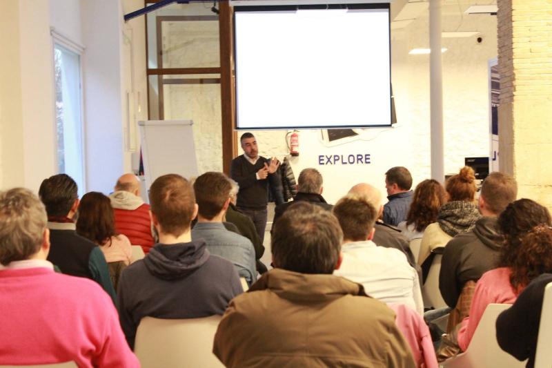 Sesi�n formativa en Knowhere Denia