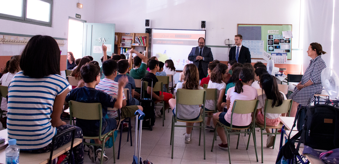 La FEBF en sus actividades de RSC promueve a los más pequeños la importancia de ahorrar.