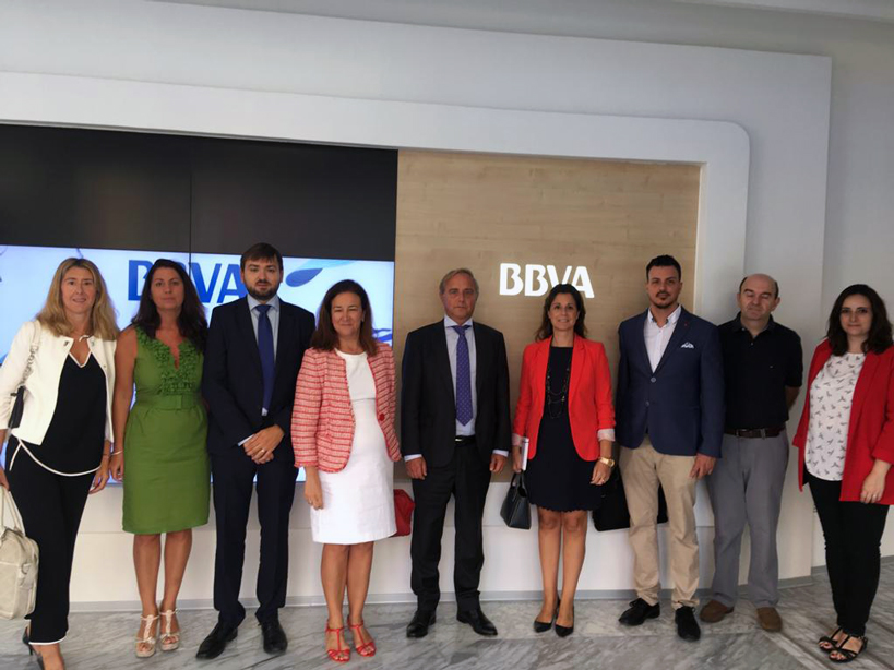 El FAP de la FEBF conoce el innovador Centro de Banca de clientes de BBVA en Castellón