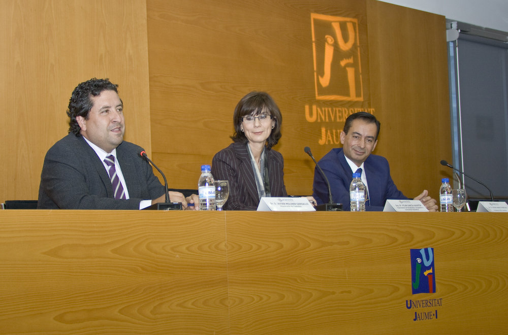 Acto Institucional. Javier Moliner, Pilar García y Diego Basco