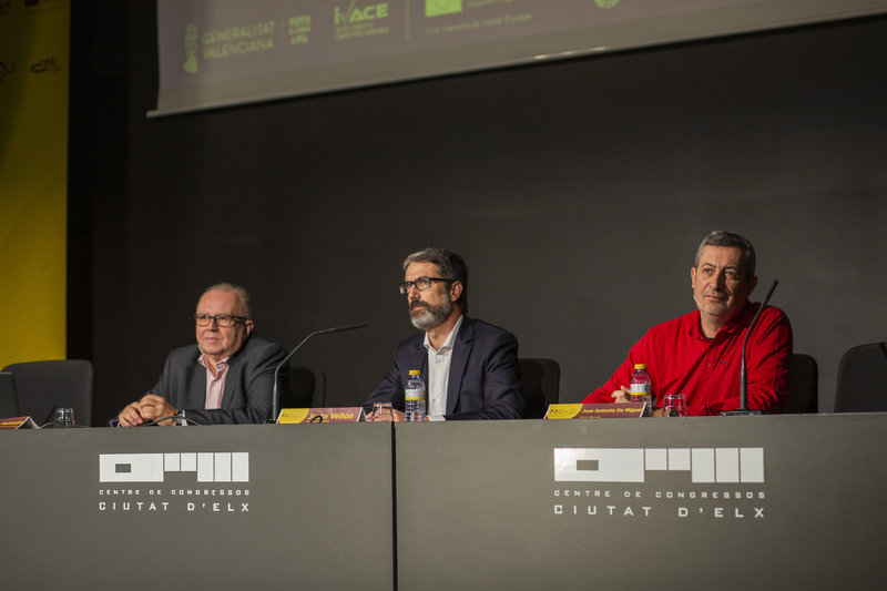 Mesa redonda Servitizaci�n. Focus Pyme y Emprendimiento CV[;;;][;;;]