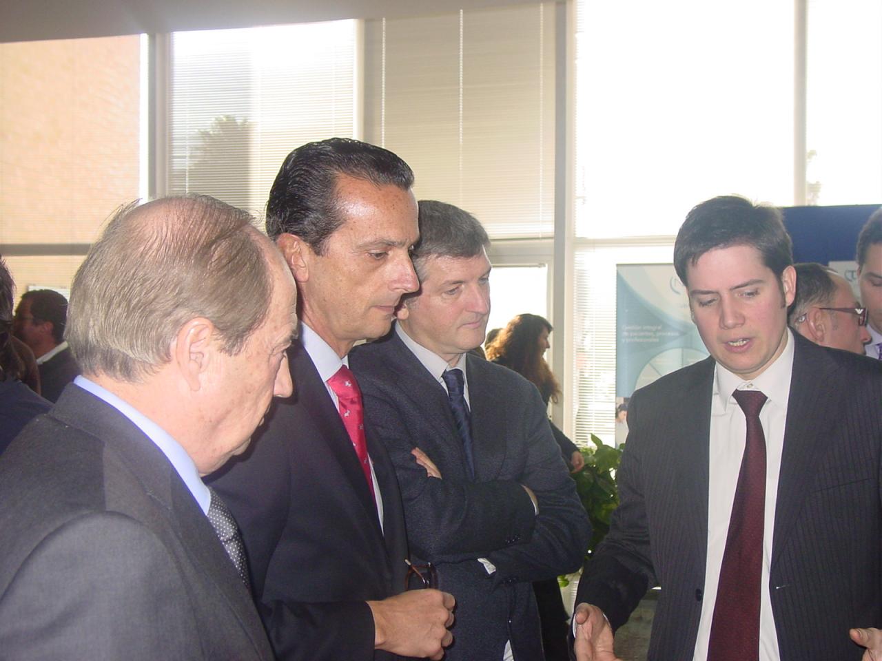 Daniel Moragues visita el stand de LITEBI