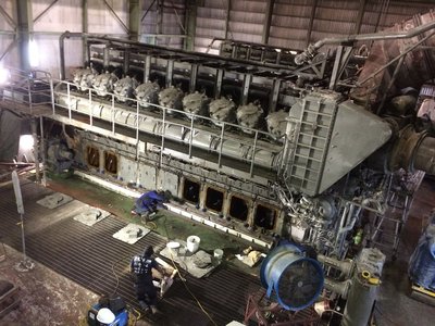 Reemplazo de 42 pernos de anclaje en motor di�sel Mitsubishi