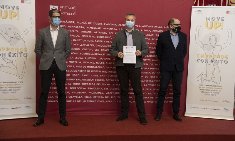 Entrega de diploma a[;;;][;;;]