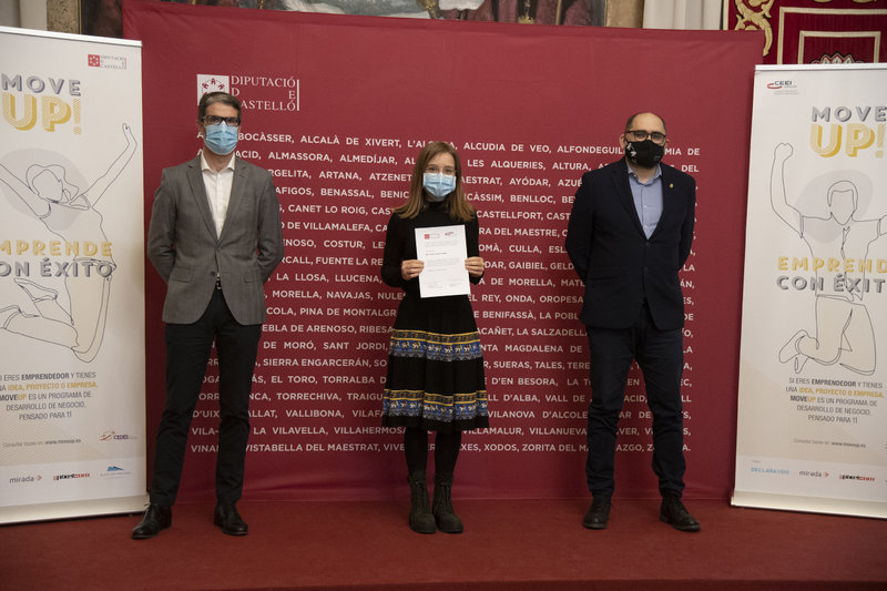 Entrega de diploma a Tania Traver, artista pintora[;;;][;;;]