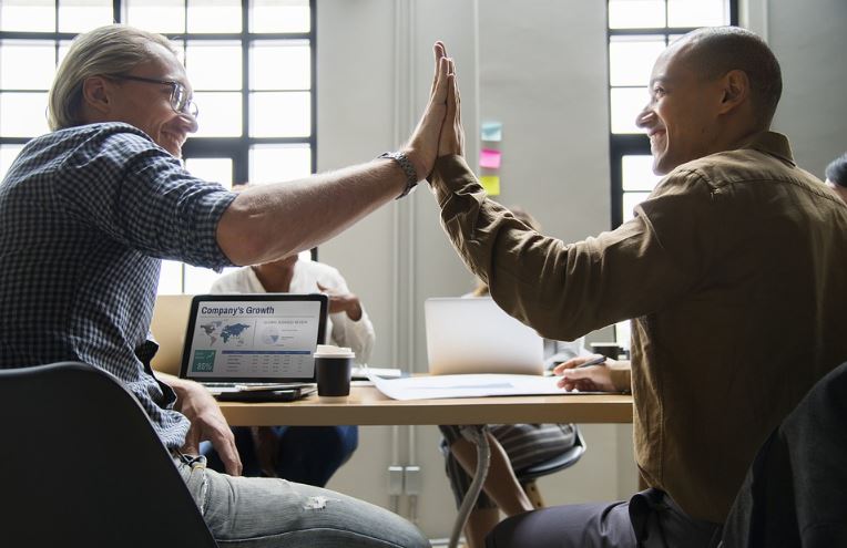 �Compartir�as puesto de trabajo y sueldo? El job sharing triunfa en Europa