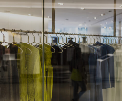 Descubre el tipo de ropa para tu tienda física | Stockmarca